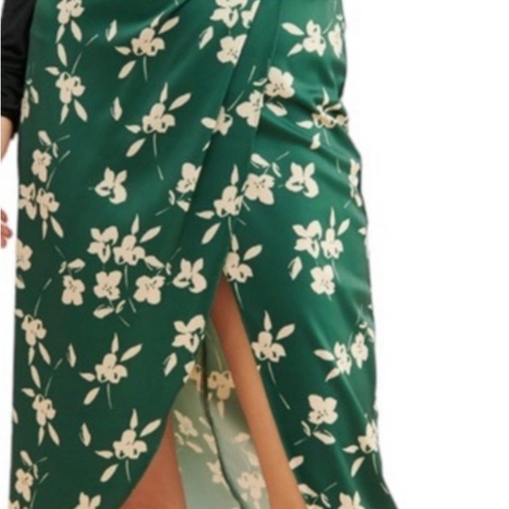 Urban Outfitters Silk Green with cream flowers skirt with slit, size: small - Picture 8 of 8
